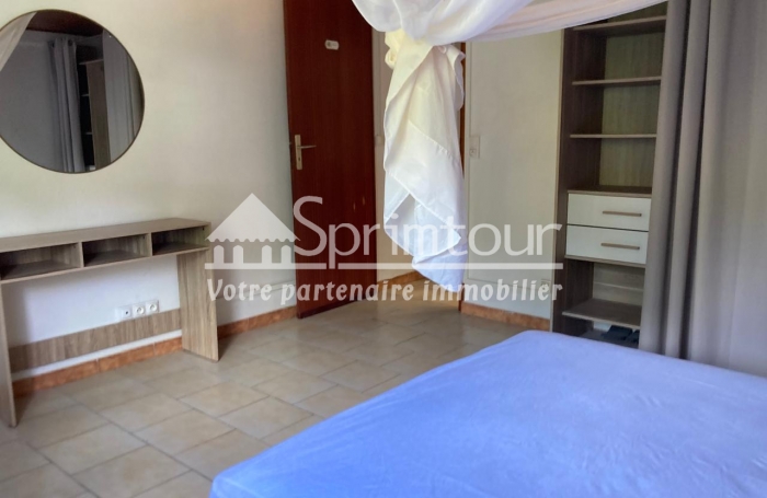 À LOUER À BAILLIF   APPARTEMENT T 3 MEUBLE ET CLIMATISE  DE 93 M2 - QUARTIER CALME