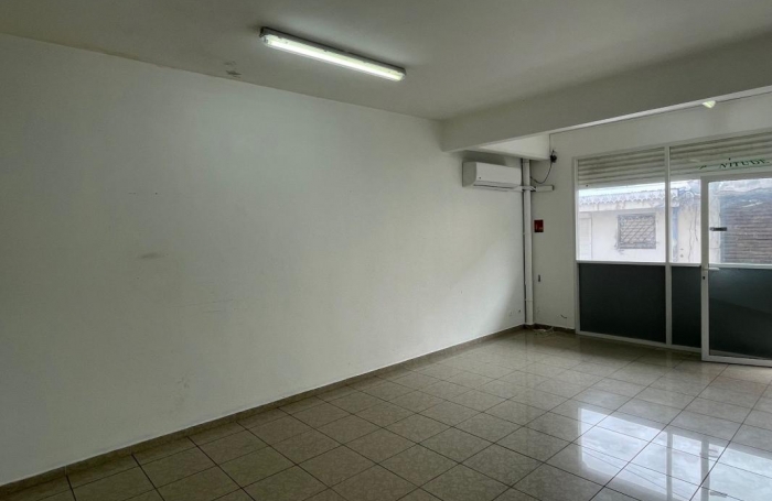 Location Local commercial 77m&sup2; Le Moule
