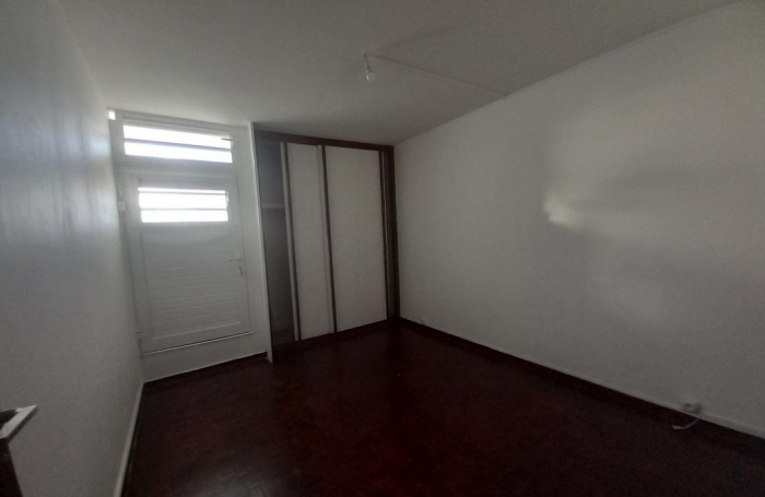 Location Appartement 78.83m&sup2; 3 pi&#232;ces Les Abymes