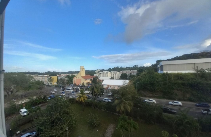 Location Appartement 78.83m&sup2; 3 pi&#232;ces Les Abymes