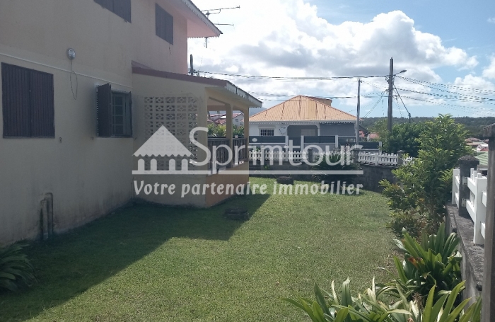 À vendre à Goyave   Grande maison F7 de 168 m2 avec jardin
