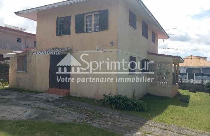 À vendre à Goyave   Grande maison F7 de 168 m2 avec jardin