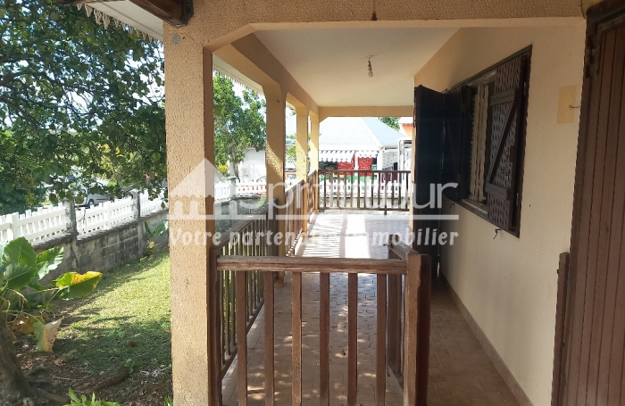 À vendre à Goyave   Grande maison F7 de 168 m2 avec jardin