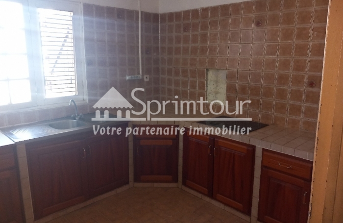 À vendre à Goyave   Grande maison F7 de 168 m2 avec jardin