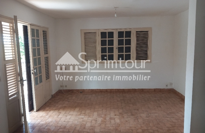 À vendre à Goyave   Grande maison F7 de 168 m2 avec jardin