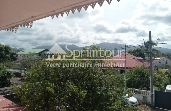 À vendre à Goyave   Grande maison F7 de 168 m2 avec jardin