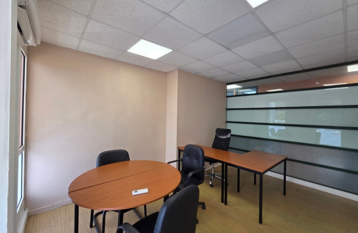 Location Local commercial 14m&sup2; 1 pi&#232;ce Baie Mahault