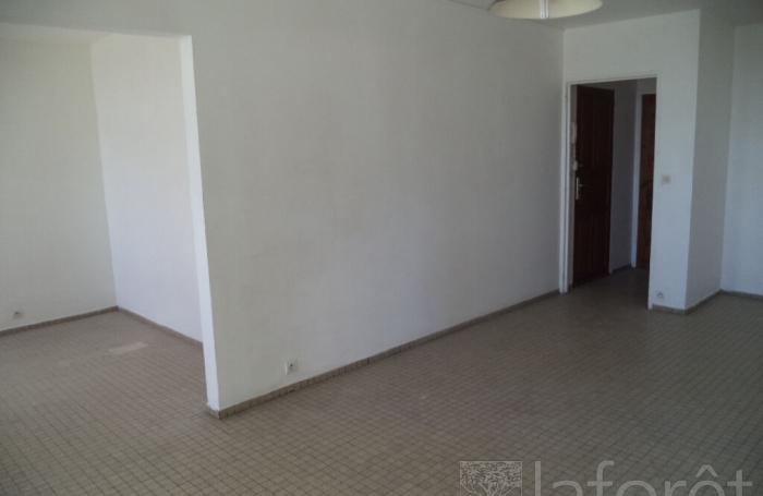 Vente Appartement 99.42m² 5 pièces Les Abymes