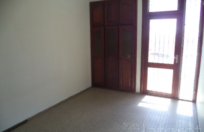 Vente Appartement 99.42m² 5 pièces Les Abymes