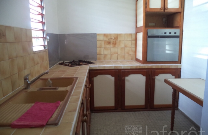 Vente Appartement 99.42m² 5 pièces Les Abymes