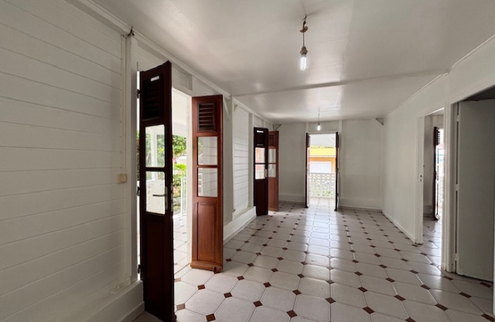 Maison de ville proche commodités - Agence LONGFORT IMMOBILIER