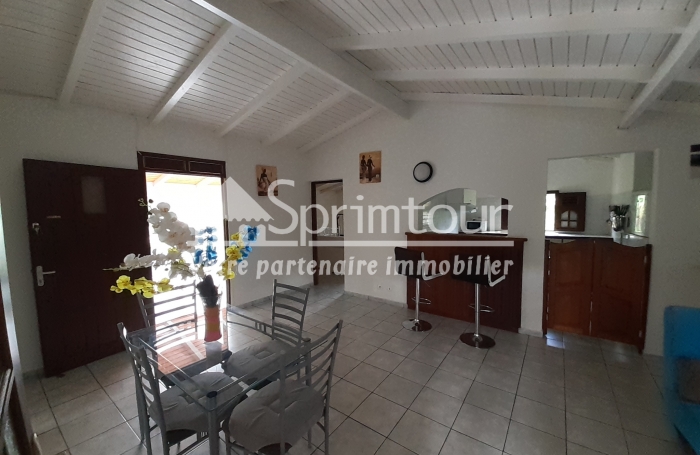 PETIT BOURG Haut de villa T3 meublé