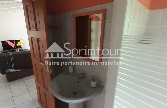 PETIT BOURG Haut de villa T3 meublé