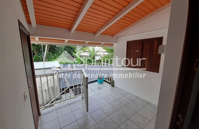 PETIT BOURG Haut de villa T3 meublé
