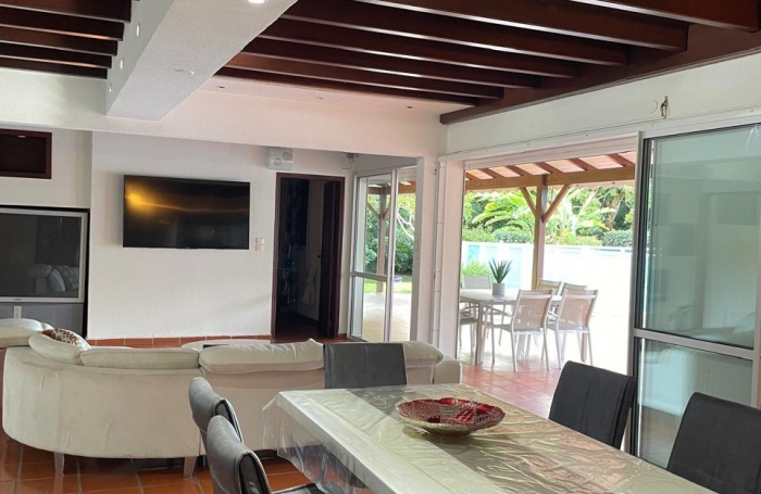 Exceptionnel Petit-Bourg - Villa meublée T8 au coeur d'un jardin tropical de 4800 m2
