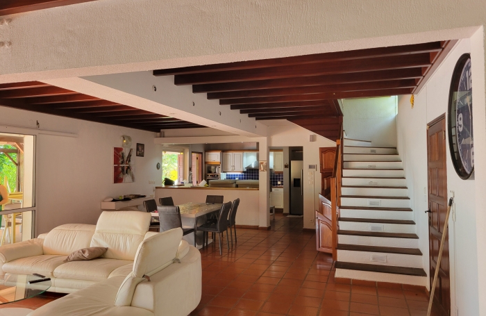 Exceptionnel Petit-Bourg - Villa meublée T8 au coeur d'un jardin tropical de 4800 m2