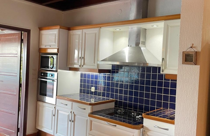 Exceptionnel Petit-Bourg - Villa meublée T8 au coeur d'un jardin tropical de 4800 m2