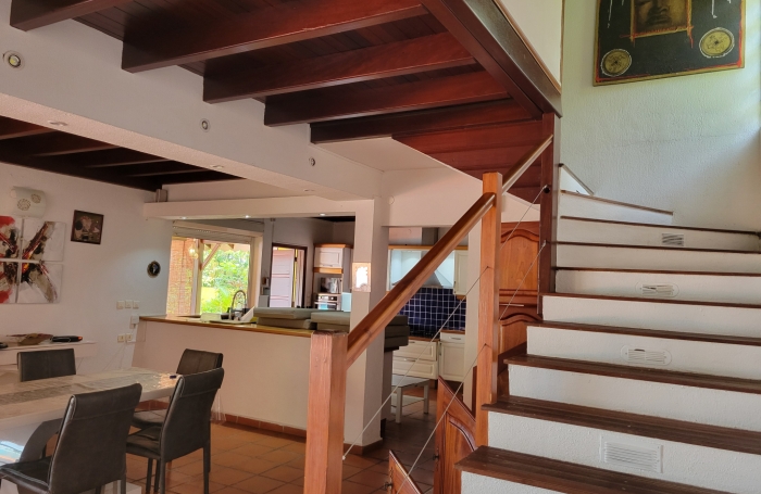 Exceptionnel Petit-Bourg - Villa meublée T8 au coeur d'un jardin tropical de 4800 m2