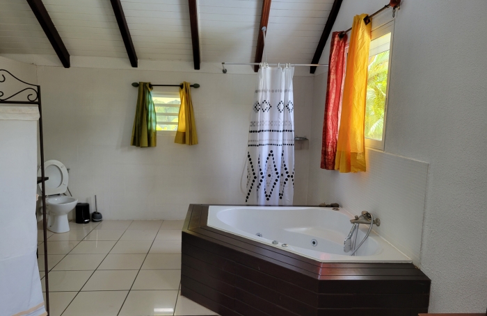Exceptionnel Petit-Bourg - Villa meublée T8 au coeur d'un jardin tropical de 4800 m2