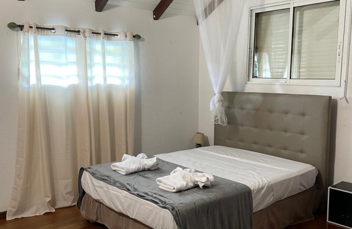 Exceptionnel Petit-Bourg - Villa meublée T8 au coeur d'un jardin tropical de 4800 m2
