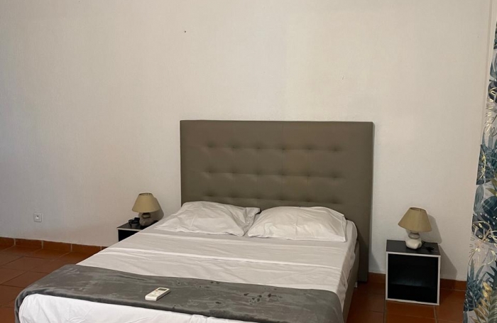 Exceptionnel Petit-Bourg - Villa meublée T8 au coeur d'un jardin tropical de 4800 m2