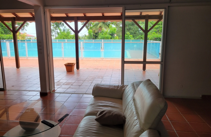 Exceptionnel Petit-Bourg - Villa meublée T8 au coeur d'un jardin tropical de 4800 m2