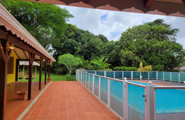 Exceptionnel Petit-Bourg - Villa meublée T8 au coeur d'un jardin tropical de 4800 m2