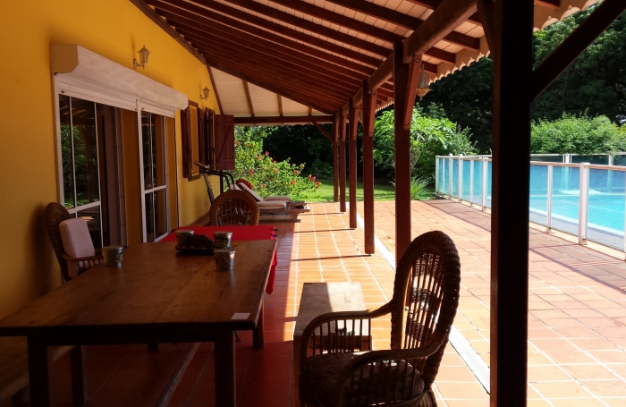 Exceptionnel Petit-Bourg - Villa meublée T8 au coeur d'un jardin tropical de 4800 m2