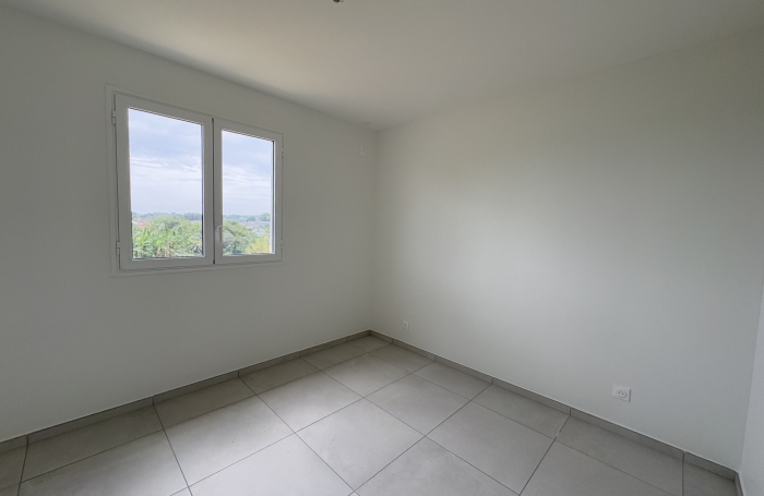 4 MAISONS MITOYENNES T4 EN DUPLEX AVEC JARDIN BAIE-MAHAULT