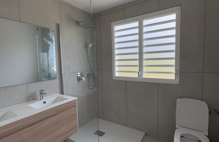 4 MAISONS MITOYENNES T4 EN DUPLEX AVEC JARDIN BAIE-MAHAULT