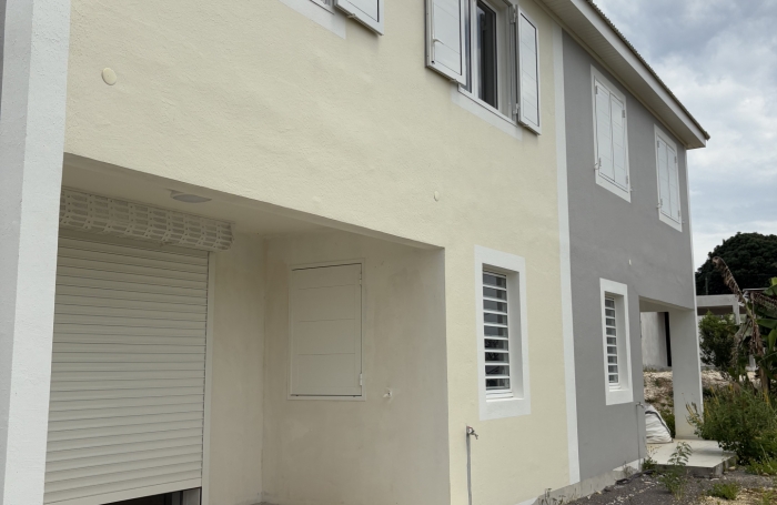 4 MAISONS MITOYENNES T4 EN DUPLEX AVEC JARDIN BAIE-MAHAULT