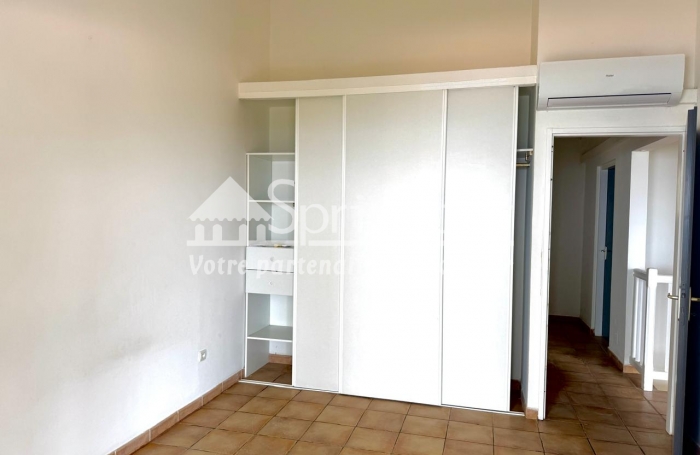 Vieux-Fort, vue mer, Appartement T3 non meublé en Duplex - climatisé - Résidence Privée - piscine
