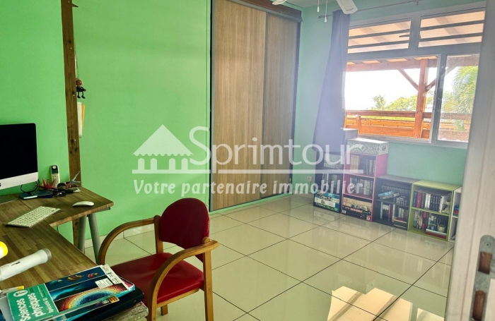 À VENDRE   Maison T4 de plain-pied avec studio indépendant   Saint-Claude