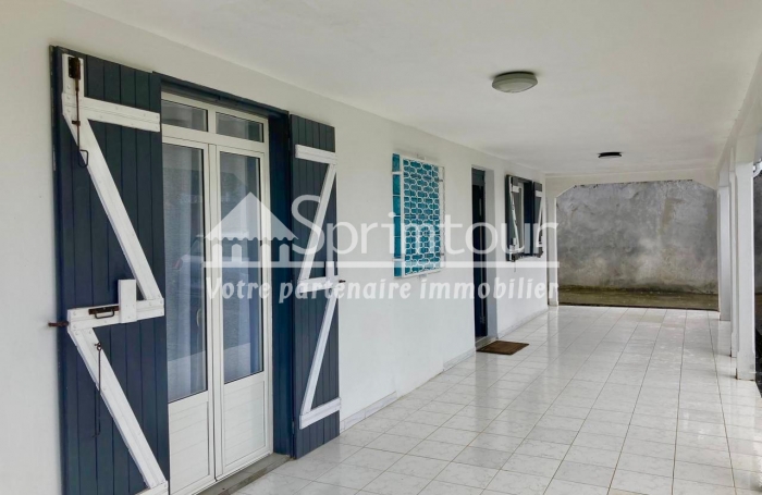 TROIS RIVIERES Villa T4, grand terrain, proche commerces et embarcadère   emplacement idéal