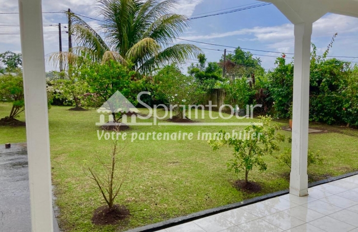 TROIS RIVIERES Villa T4, grand terrain, proche commerces et embarcadère   emplacement idéal