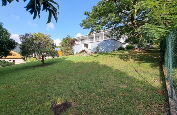 Vente Maison 225m&sup2; 7 pi&#232;ces Bouillante