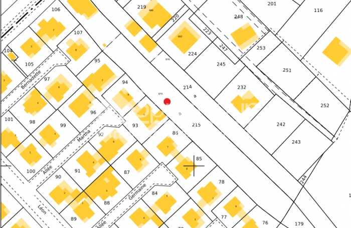 À vendre   Terrain constructible de 2999 m2 à Basse-Terre