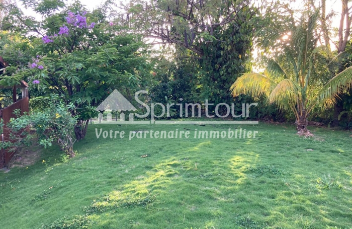 SAINT-CLAUDE -À louer   Local professionnel lumineux de 60 m2 en rez-de-jardin