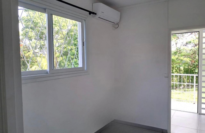 SAINT-CLAUDE À louer   Local professionnel 29 m2 pour activités de bien-être