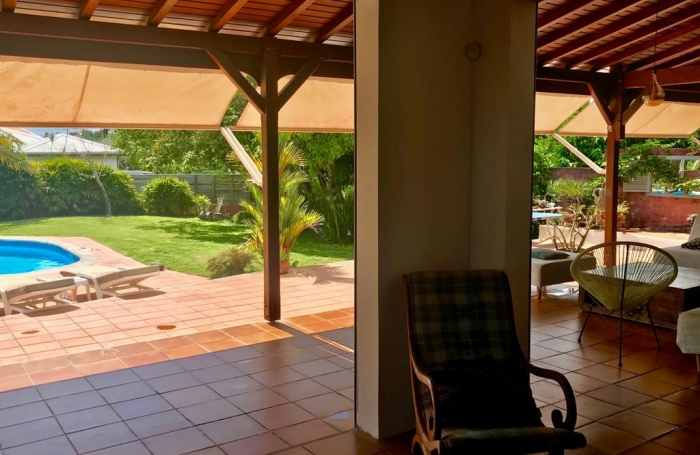 VILLA T5  AVEC PISCINE ET BUNGALOW TOUT CONFORT AVEC JACUZZI