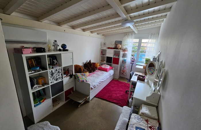 VILLA T5  AVEC PISCINE ET BUNGALOW TOUT CONFORT AVEC JACUZZI