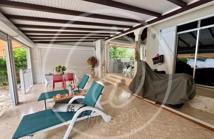 Vente Maison 256m&sup2; 8 pi&#232;ces Lamentin