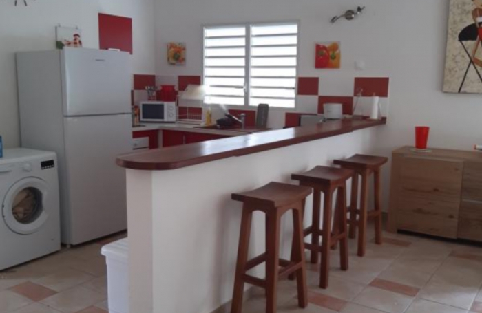 Jolie villa meublée F3/pisicine à 100m de la plage