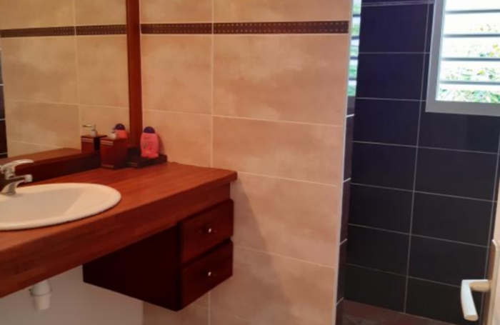 Jolie villa meublée F3/pisicine à 100m de la plage