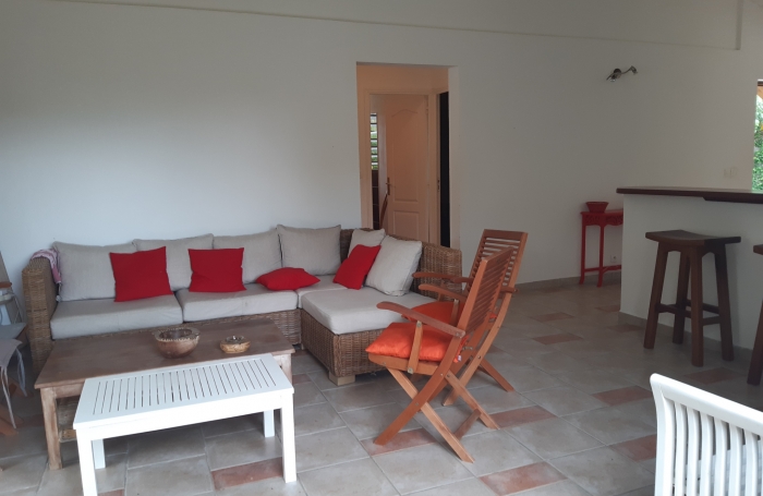 Jolie villa meublée F3/pisicine à 100m de la plage