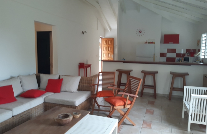 Jolie villa meublée F3/pisicine à 100m de la plage