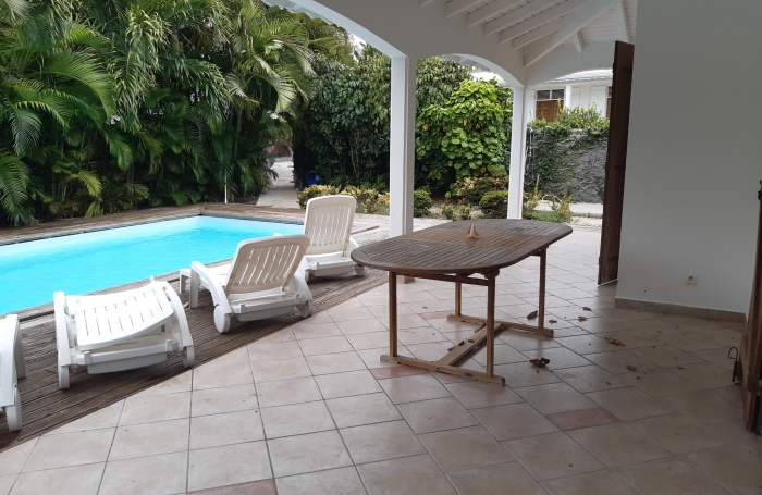 Jolie villa meublée F3/pisicine à 100m de la plage