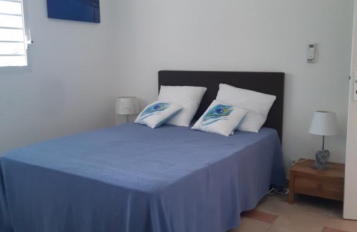 Jolie villa meublée F3/pisicine à 100m de la plage