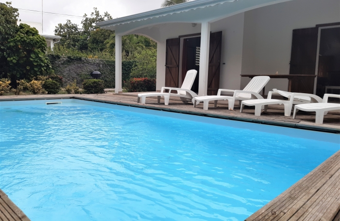 Jolie villa meublée F3/pisicine à 100m de la plage