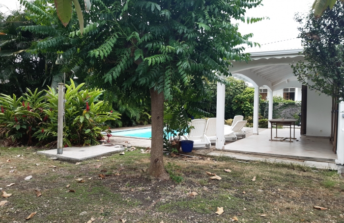 Jolie villa meublée F3/pisicine à 100m de la plage